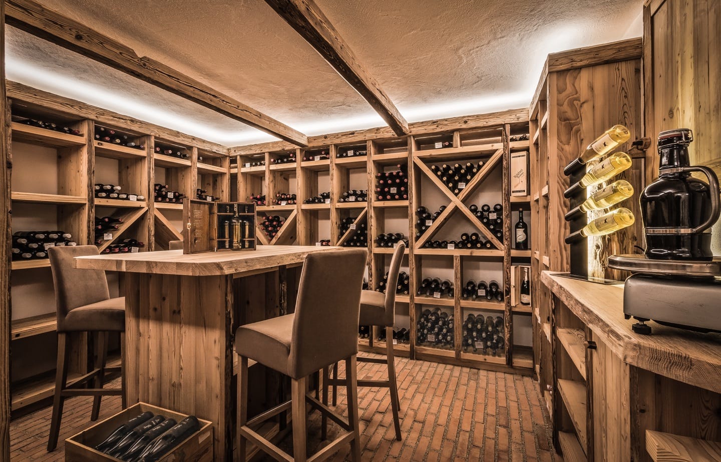Wines from our cellars complete the flavours of our cuisine.